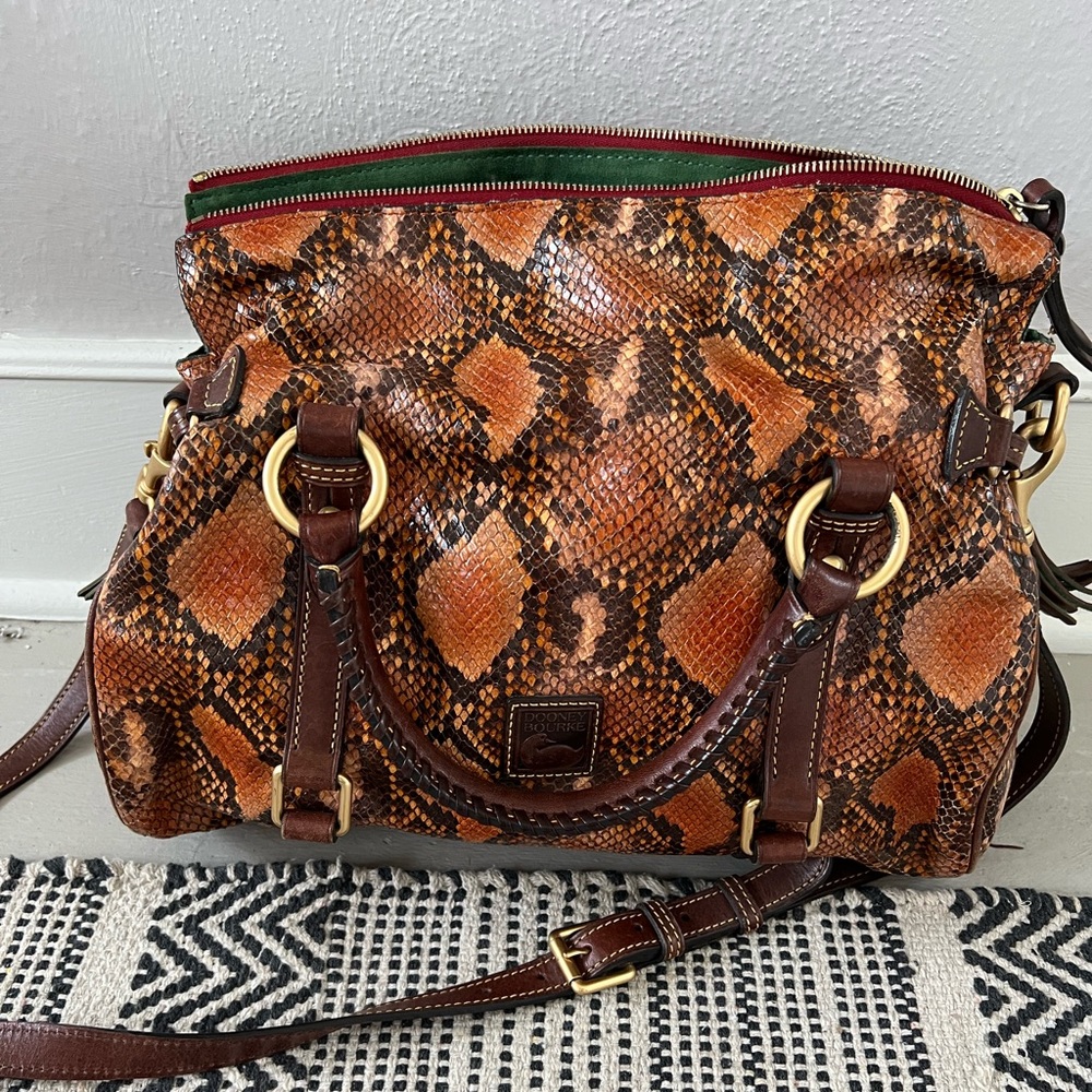 Dooney & Bourke snakeskin print hand bag